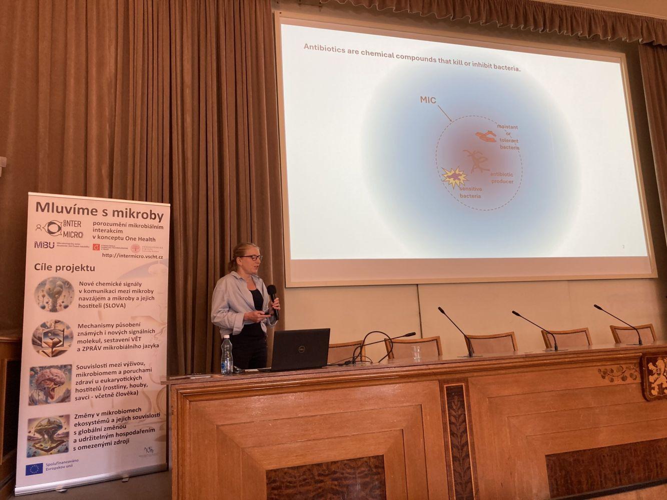 Talking to microbs, when microbiology meets sociology